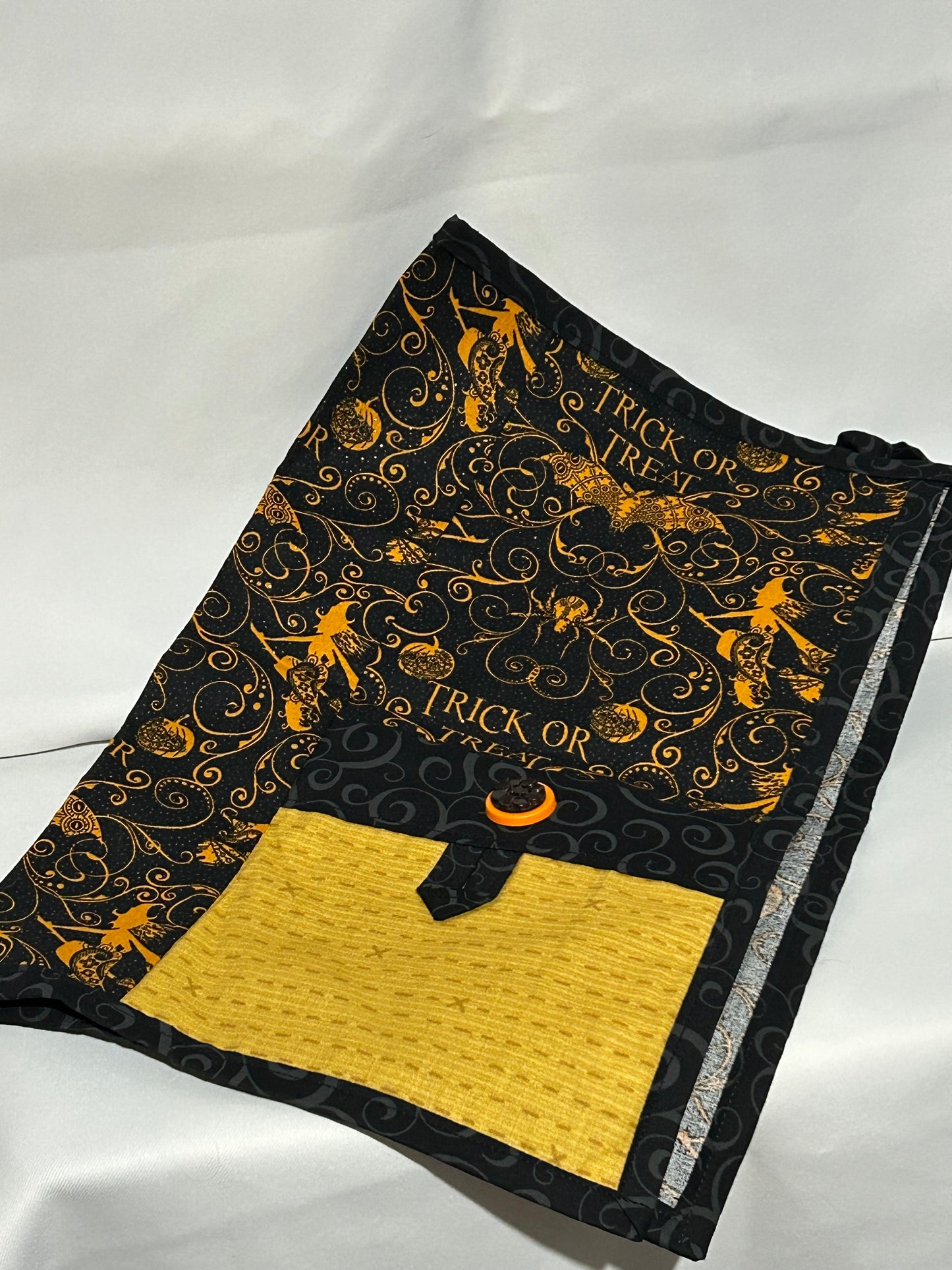 Halloween Theme Half Apron-Yellow/Black Pockets